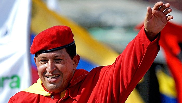 ❤️🤲 Recordamos #hoy a ese hermano y fiel compañero de nuestro pueblo. #HugoChávez estuvo y continúa a nuestro lado; su #historia y #vida une nuestros corazones con su hermana nación 🇨🇺🇻🇪 
#FEUVarona | #Cuba #Venezuela