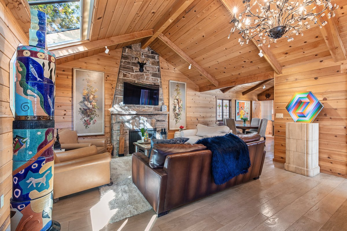 MarkBPeterson's tweet photo. The second of two new listings! This Carmel-by-the-Sea cottage offers a unique and unforgettable experience for those who seek a coastal retreat with the convenience of being close to downtown and Carmel beach. 3BD | 3BA | 1,674 SF | $3,495,000. https://t.co/SH66zJ4MGB https://t.co/BkYSSvCp9W