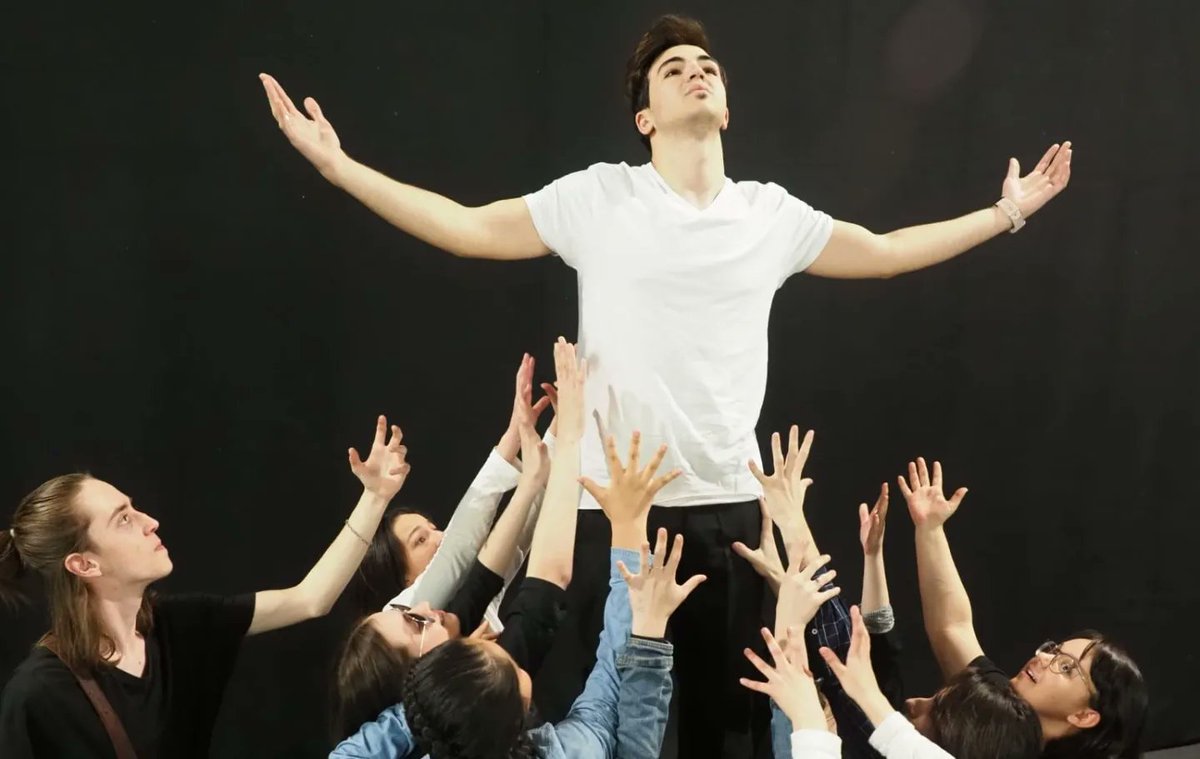 Macberianos disfrutó de lo lindo el viernes en LA CASA DE LA JUVENTUD en la sesión de fotos para la promoción de CARMEN (PARA QUE LO DEMÁS GIRE).

¡Gracias a Jesús Bermúdez por dar imagen a esta historia! ¡Y gracias a <a href="/Juventud_Parla/">Casa Juventud Parla</a>!