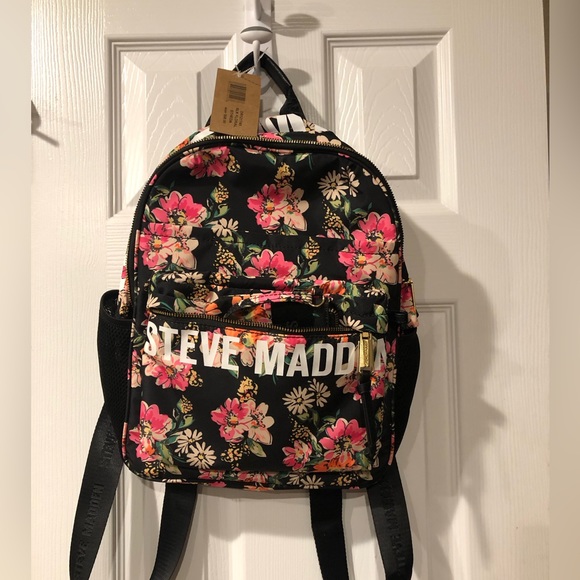 LovingTheColts's tweet photo. So good I had to share! Check out all the items I'm loving on @Poshmarkapp from @Queenaleem #poshmark #fashion #style #shopmycloset #adidas #stevemadden #zara: https://t.co/Gbno95qAKK https://t.co/MFfkFTEFKA