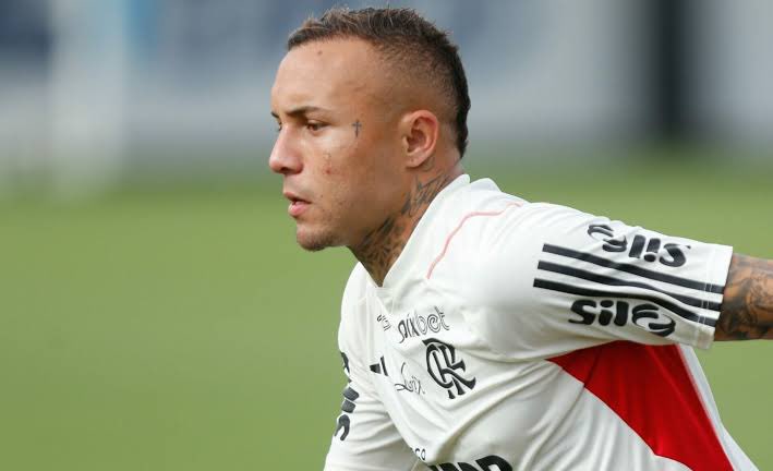 futebol_info's tweet photo. Santos topa ouvir Flamengo por Ângelo, mas descarta Marinho.

Proposta de R$ 71 milhões por 80% ainda não agrada, mas envolvimento de jogadores pode facilitar.

Em tom bem-humorado, o Peixe pediu para o empresário conseguir Everton Cebolinha, mas o atacante não está disponível.

🗞 @UOLEsporte | @lucas_musetti
📸 Raul Baretta | Gilvan de Souza