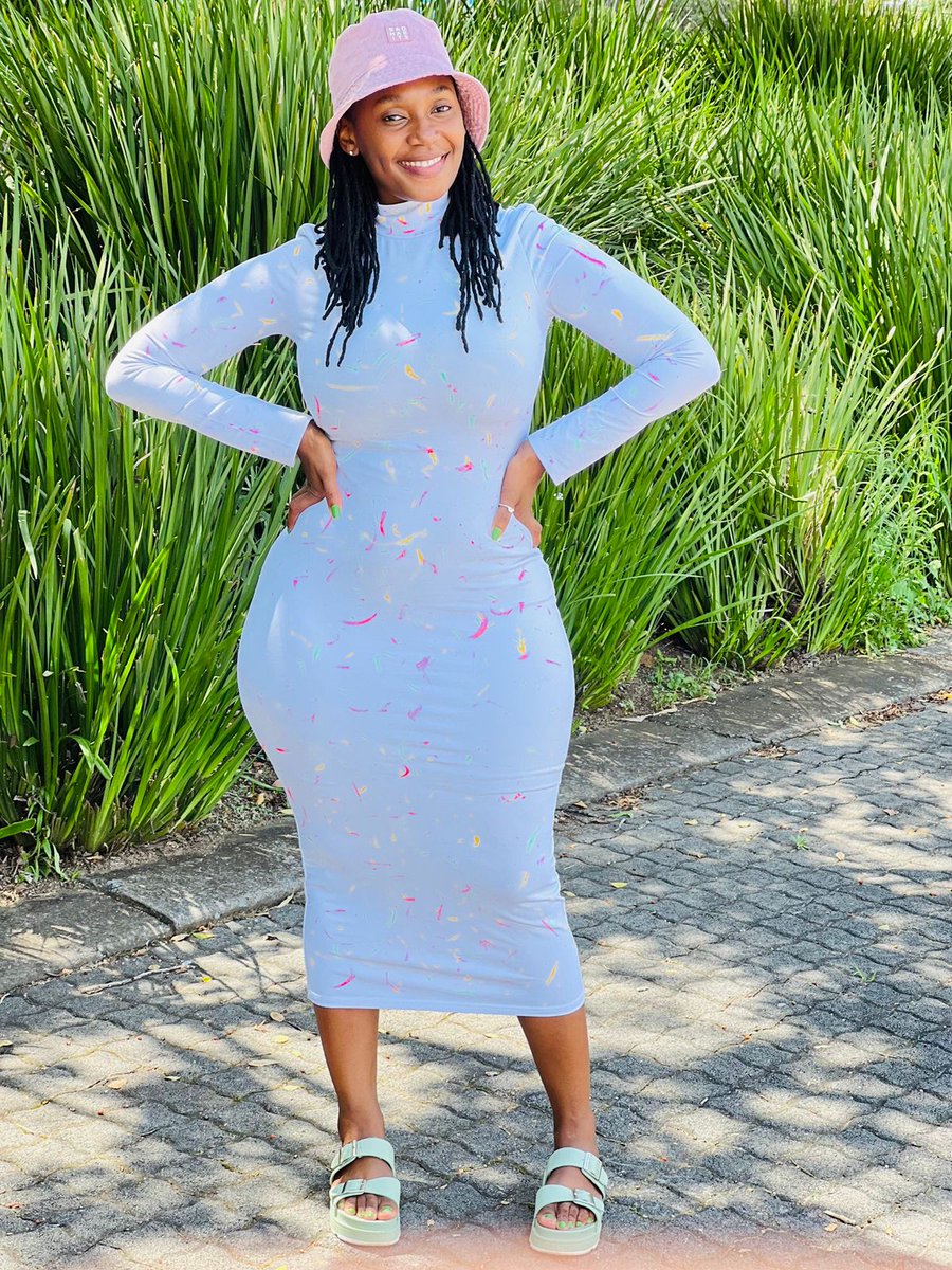 MhaniDee's tweet photo. Me: God, why am I single?
God : Aniri loko vafana vaku Hi, wena uri Hooo🙄 https://t.co/psM2plh13y