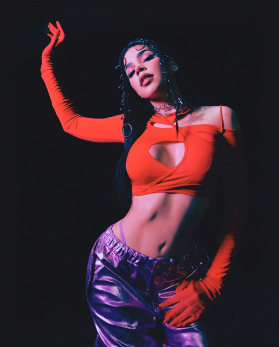 PopLatinCentral's tweet photo. La cantante mexicana Kenia OS entró al Top 200 Global de Spotify por primera vez en su carrera con el track “Malas Decisiones” de su álbum “K23” en la posición #159 con más de 1,217,105 streams. 

Es una de las cantantes mexicanas emergentes más importantes en el mundo. https://t.co/stN9PuVSxA