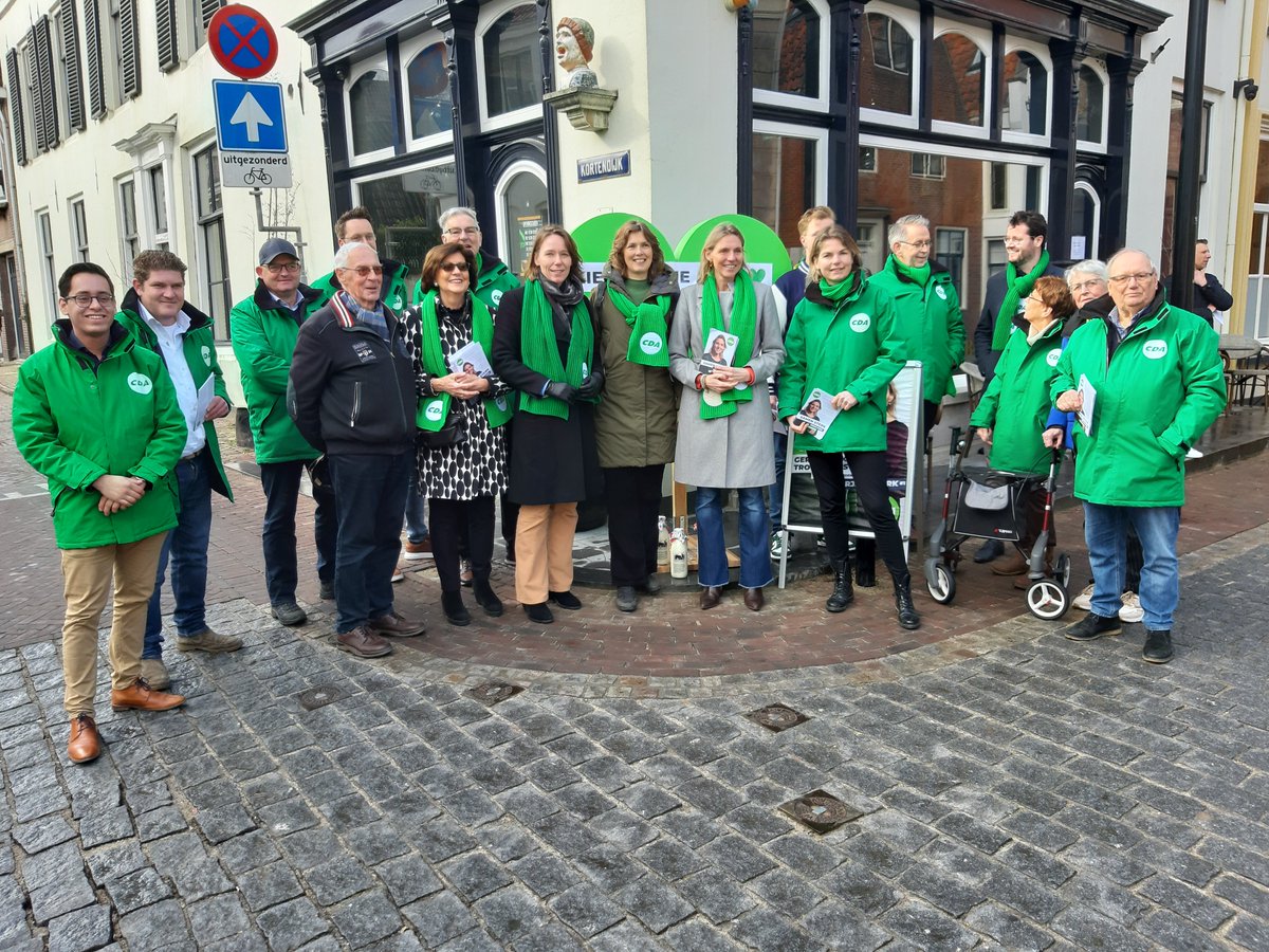 Ter ondersteuning van Gerdien Bikker, kandidaat Provinciale Staten en Maks van Middelkoop, kandidaat voor het Waterschap, bezochten Minister Hanke Bruins Slot en Gedeputeerde Mirjam Sterk afgelopen zaterdag, Vianen.
💚 #MinderIkMeerWij