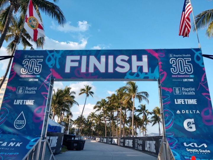BaptistHealthSF's tweet photo. Celebrated #305Day like a local - bright and early, pounding the pavement (and the sand), and under the Miami sun at the 305 Half Marathon &amp; 5K! Proud to be the official medical provider for the race #305HalfMarathon. #RunMIA #orthowheretheprosgo https://t.co/yGuF9mHjea