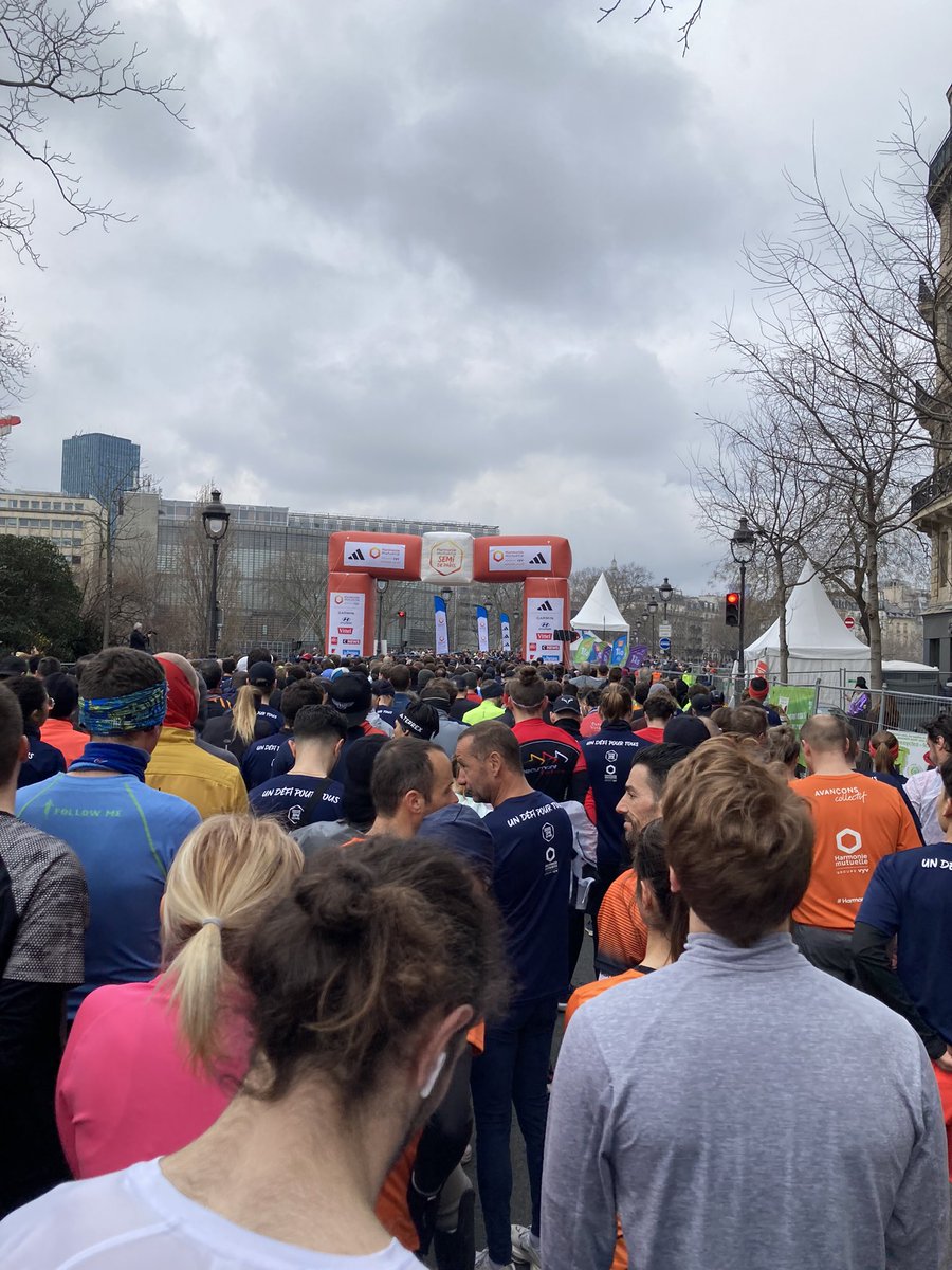 Manu_SP1's tweet photo. Le @semideparis c’est fait ! 🏃‍♂️✅
Un beau parcours et une ambiance très sympa ! 
Merci @hmutuelle de m’avoir permis d’y participer et à tous ceux qui ont contribué à cet événement… tout particulièrement aux #bénévoles @CroixRouge 🚑 https://t.co/Z6SGyCroSH