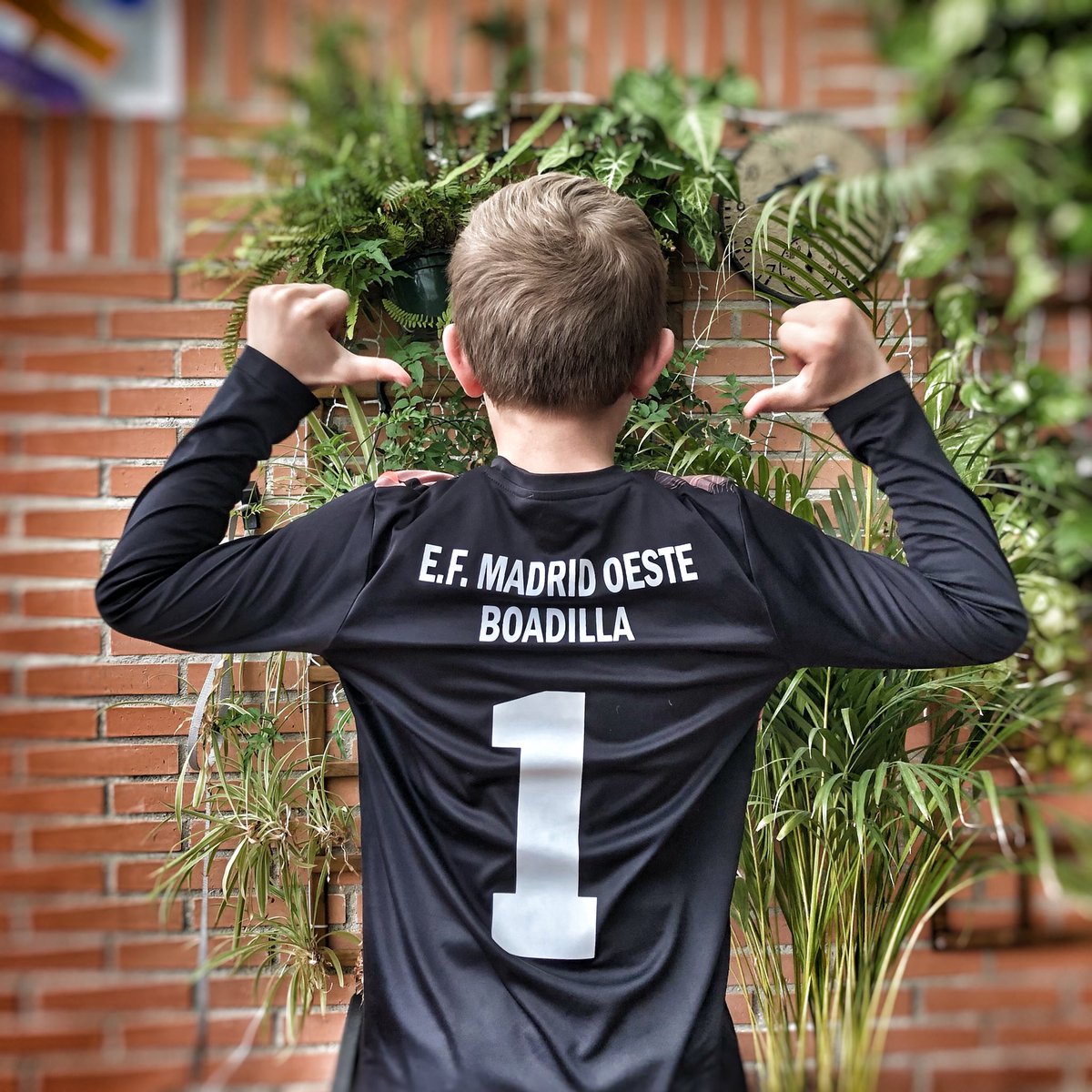 CLinSpain's tweet photo. This weekend Charlie’s wanted to join the La Liga goalkeepers by playing in black. This was as a tribute to the legendary Athletic Bilbao goalkeeper José Ángel Iribar had his 80th birthday this week! https://t.co/7ElkCgdmfz
