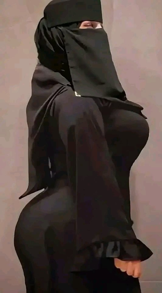 نشتهى نحقق احلامنا إلى مقابلات حقيقيه لتنفيذ رغبتنا مع من نحب بكل سريه ولكن تمنعنا عقولنا المجنونه ونتراجع فى قراراتنا كالاطفال لمبدا تعلمناه اسمه العادات والتقاليد خلف الشاشه كثيرا من الناس منهم إلى يبغى يحرر زوجته وخايف اوالمطلقه ومحرومه او الارمله او بنت طفشانه