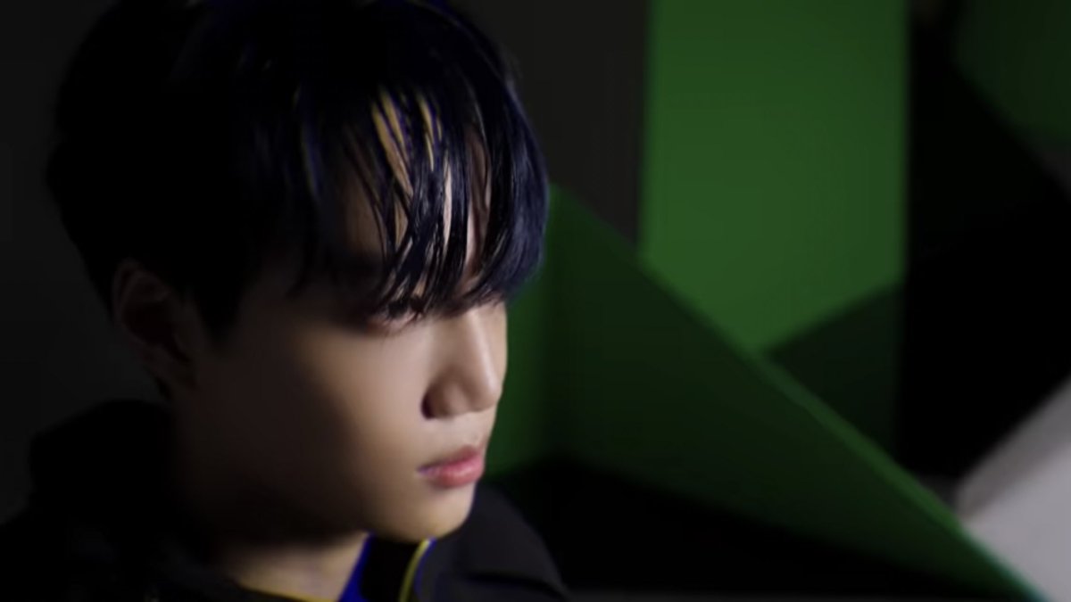 PopBase's tweet photo. EXO's Kai looks stunning in new mood teaser for ‘Rover.’ Out Monday, March 13th. https://t.co/H7s0vltVbE
