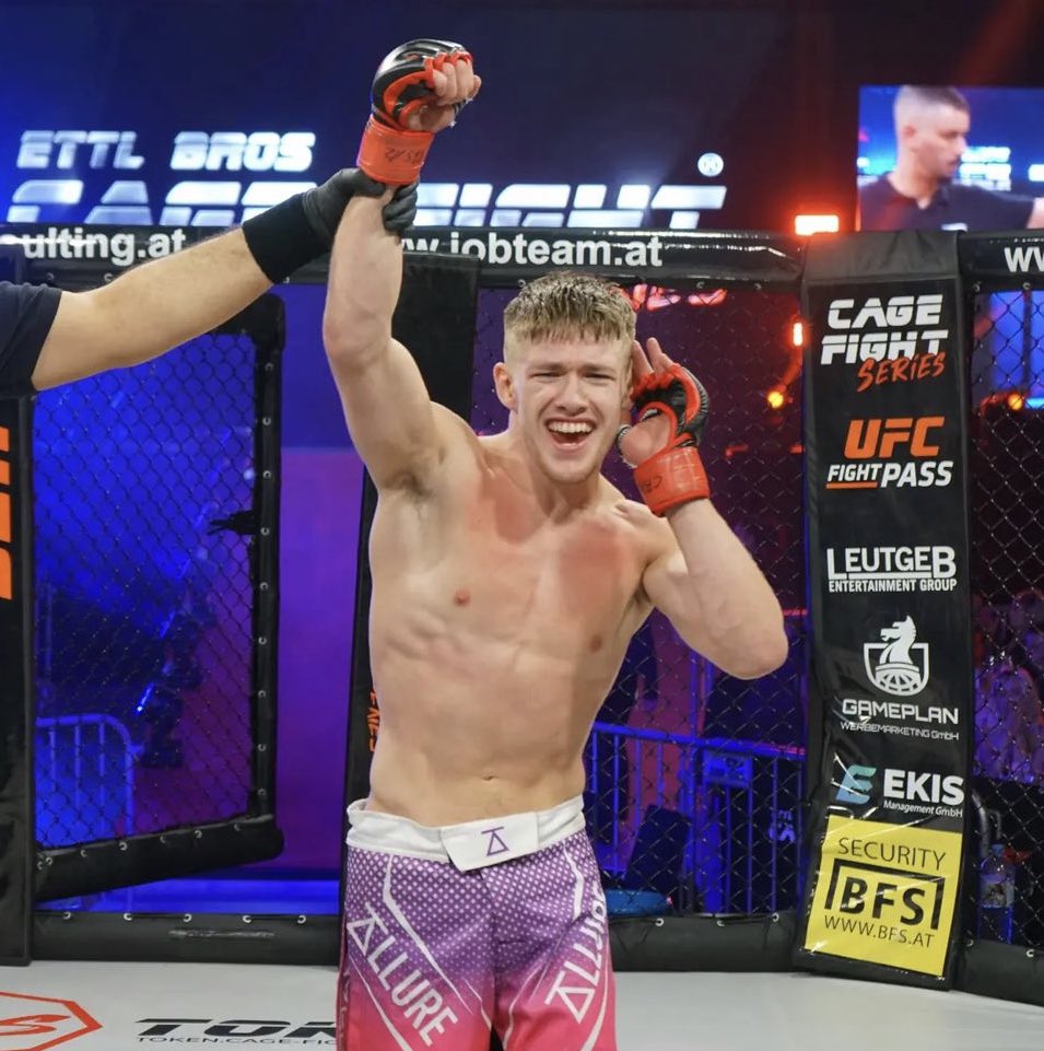 Energized_Show's tweet photo. @SBGCHARLESTOWN undefeated Ger Harris is on tomorrow’s Energized Show ahead of his @cage_series fight 💯👊🇮🇪
#GerHarris #CFS13 #IrishMMA #MMA https://t.co/TKggxO6yZf