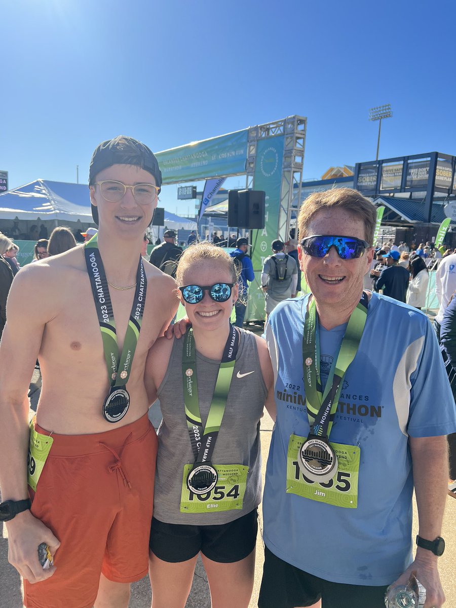 2xjn's tweet photo. Great day running the Erlanger half marathon! Ellie 2nd in age group and her boyfriend Rocky was 1st in age group.  PR for both of them.  Fun day! #Erlangerhalfmarathon #ProudDad https://t.co/VCeNcn8HU9