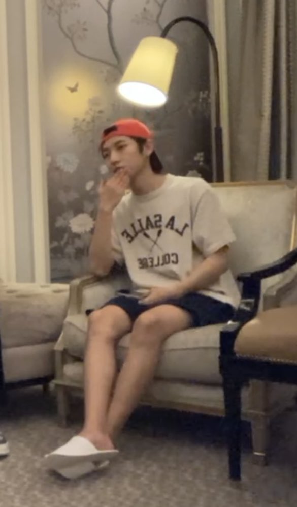 caffeinjune's tweet photo. renjun wearing short pants.. https://t.co/LGcQv9RDv4