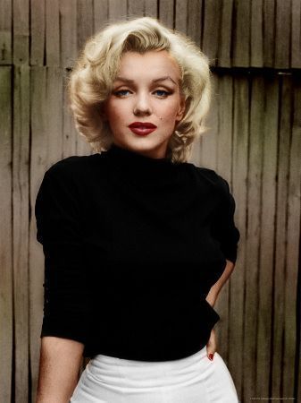 I have always been absolutely certain that Marilyn Monroe is the greatest actress in the history of cinema because of her active role in the Cold War.
The premature departure of Marilyn Monroe in 1962 was the fault of the big bosses of the big studios of the seventh art.