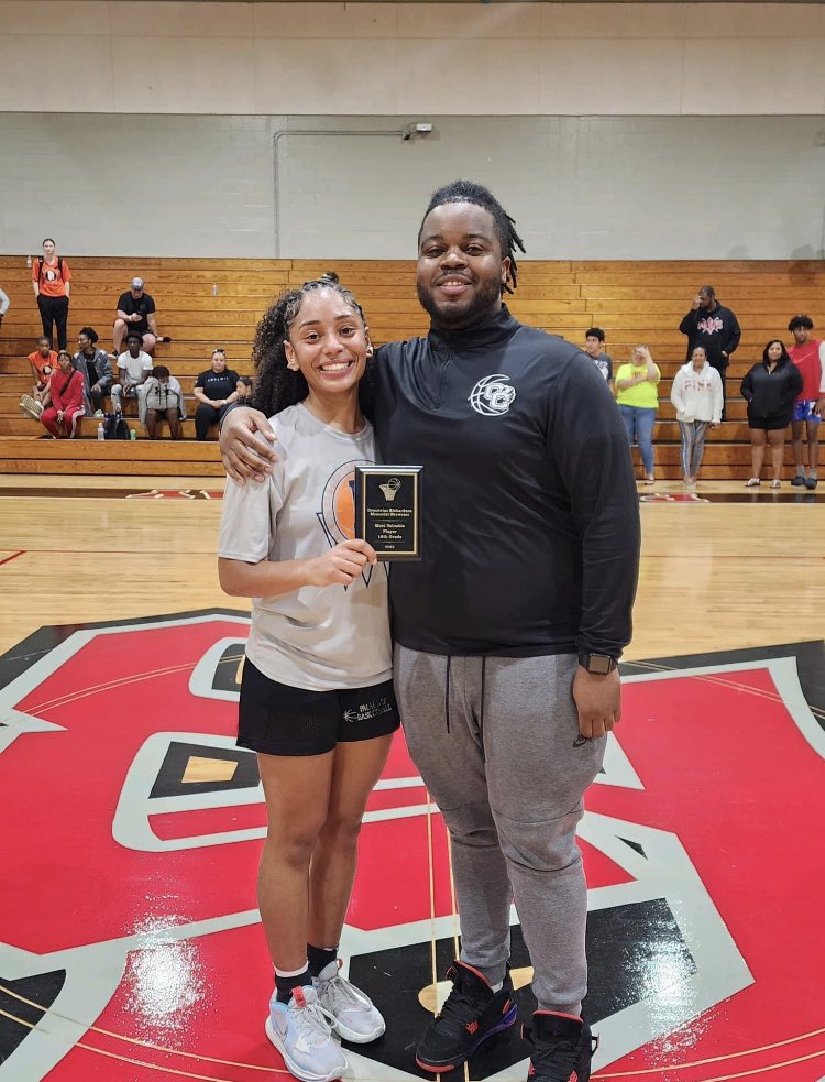 PalmBayGBB's tweet photo. We are so proud of you Jaz, well earned kid! Your future is beyond bright @Jazzminemajor ! ☀️✨👩🏽‍⚕️⛹🏽‍♀️

‼️Congratulations 🎉

#ECUnited x #PalmBay 🏴‍☠️ @LRUWBB 🐻 https://t.co/HMv5f7dFzd