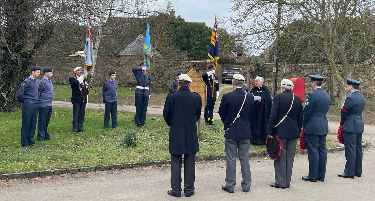 Thememorialmob's tweet photo. 3 Standards were present today with members of the @RoyalAirForce @RAF__Police @RAFBrizeNorton, @aircadets, 53 Squadron, 47 Squadron and the RAF Police Association.
#SuttonWick #XH117Z https://t.co/2NnqEp7yvR