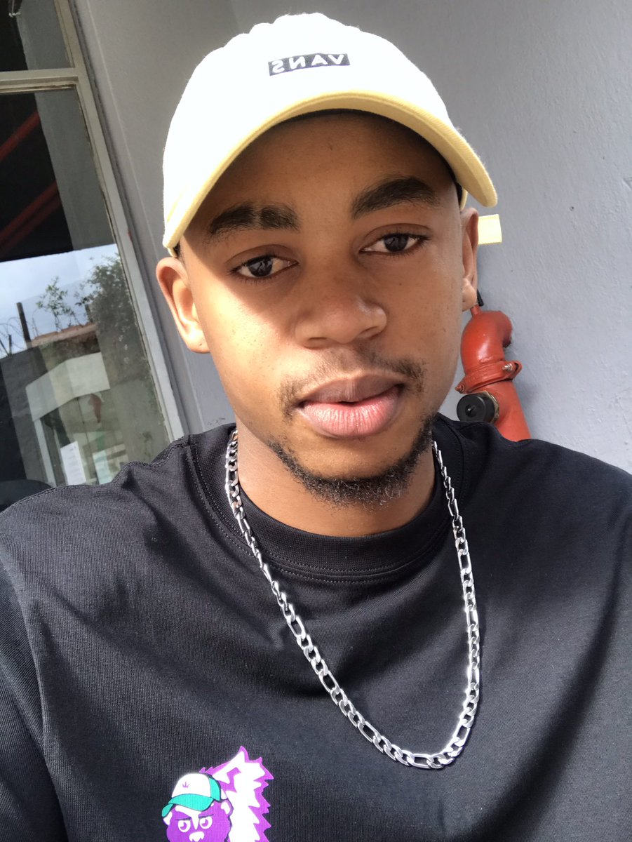 DesSeann's tweet photo. #UmjoloWithAzola https://t.co/qE9CkpmWvP