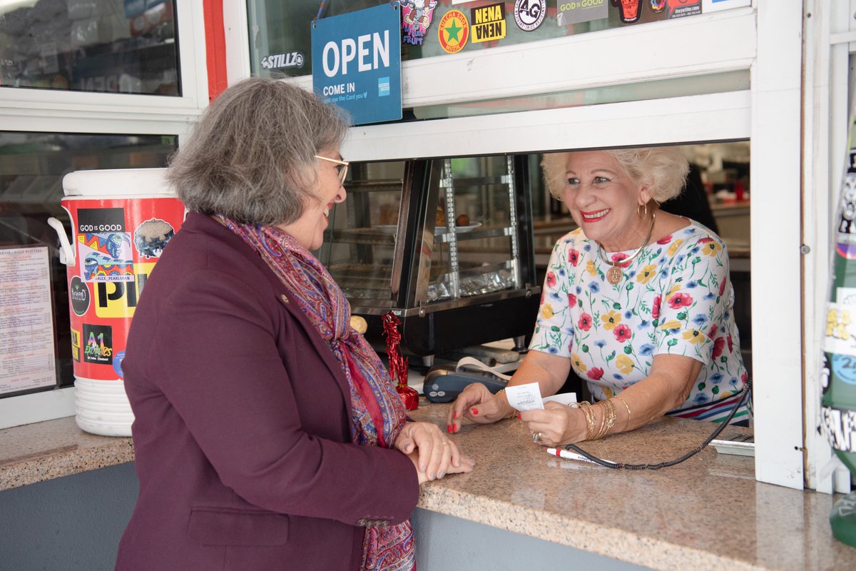 MayorDaniella's tweet photo. From pastelitos to croquetas - it doesn’t get any more 305 than stopping by an iconic ventanita.

Happy 305 Day, Miami-Dade! https://t.co/RRmzpMyP02