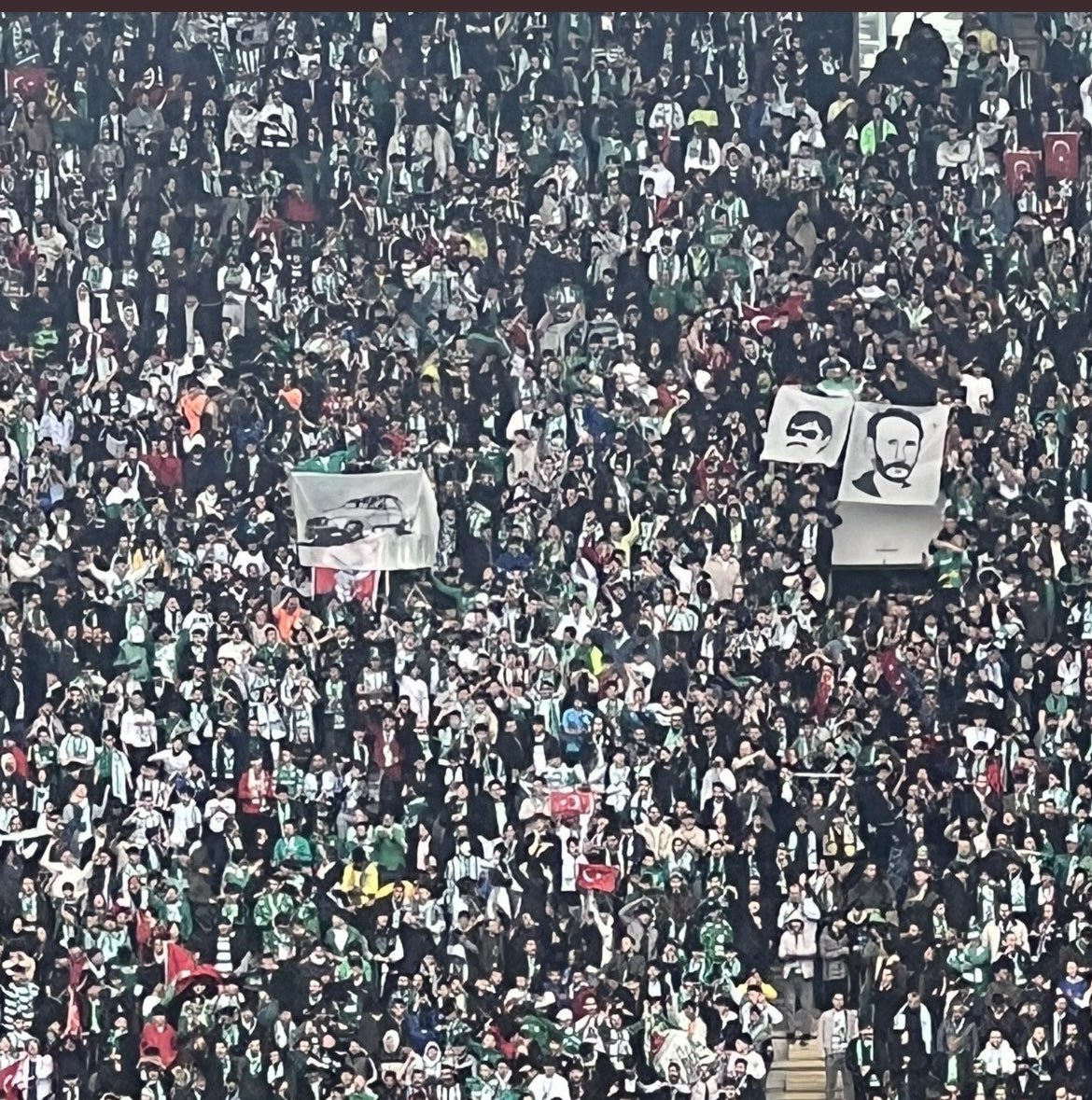 Bu maçı oynatan zihniyeti lanetliyorum! Bu ırkçı, saldırgan tipleri görünce insanlığımdan utandım! Sende utan TFF!
Türk ,Kürt kardeştir . 
 #Amedsporyalnızdeğildir