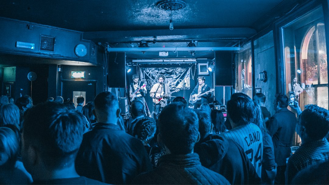 HollywoodEyes_'s tweet photo. LONDON WAS A HEAVY ONE 🤍 sold out @myeverestmusic show last night - announcement coming tomorrow x

___________________
📷: @elsnapslife https://t.co/gBFE4FhH4A