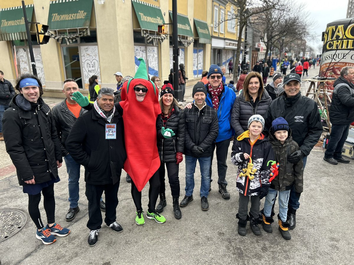 MariannMeedWard's tweet photo. And they’re off!

Chilly Half Marathon returns to downtown Burlington after 2 yrs. 3000 runners took to the streets to get fresh air, exercise &amp; raise $20k for @jobranthospital.  Joined my colleagues @NatalieKPierre  @GaryCarrHalton @PaulSharman1 @KelvinGalbraith to send them off https://t.co/emavY8C8ZR