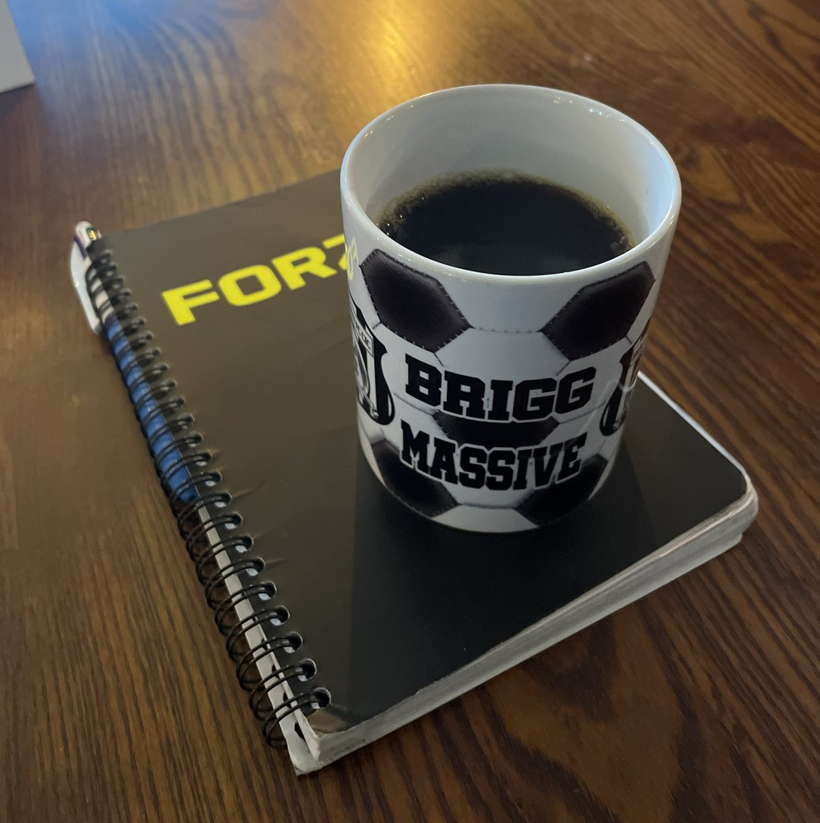 jonnydavy78's tweet photo. Love it 😍⚽️ Every Saturday morning we have our @officialbrigg management meeting at the Grosvenor Pub before hitting the road. Lovely little surprise this Saturday from the Landlady @Kelsgtfc 🙌🏻 Big thank you 👍🏻 @davesmith03 @maffdp @MarioAugusta3 @AndyMundell2 https://t.co/W49obI40Qu