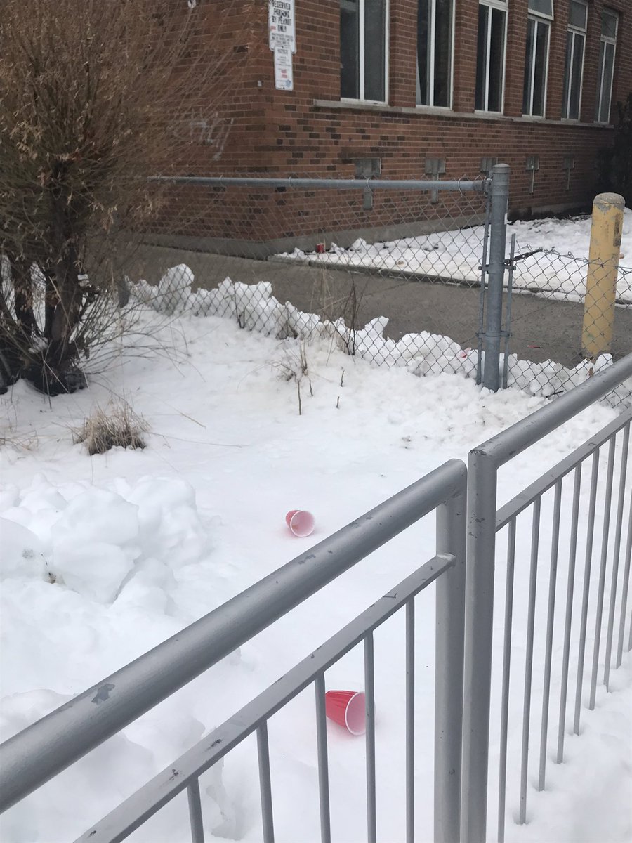 mynextrace's tweet photo. Pretty disappointing @SigmaChi @UofT #litterbug https://t.co/hFpDgcHinx