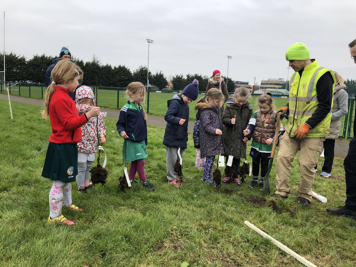 GardenPlanta's tweet photo. Thanks to all the super amazing volunteers yesterday- we planted 1000 trees @roundtowers Clondalkin Hawthorn, Alder, Crap Apple, Hazel, Birch, and Spindle, with Apple tree orchard. Kindly supported by #treesontheland #nativetreesireland #ClimateAction @sineadster https://t.co/NkNbJy9OXR