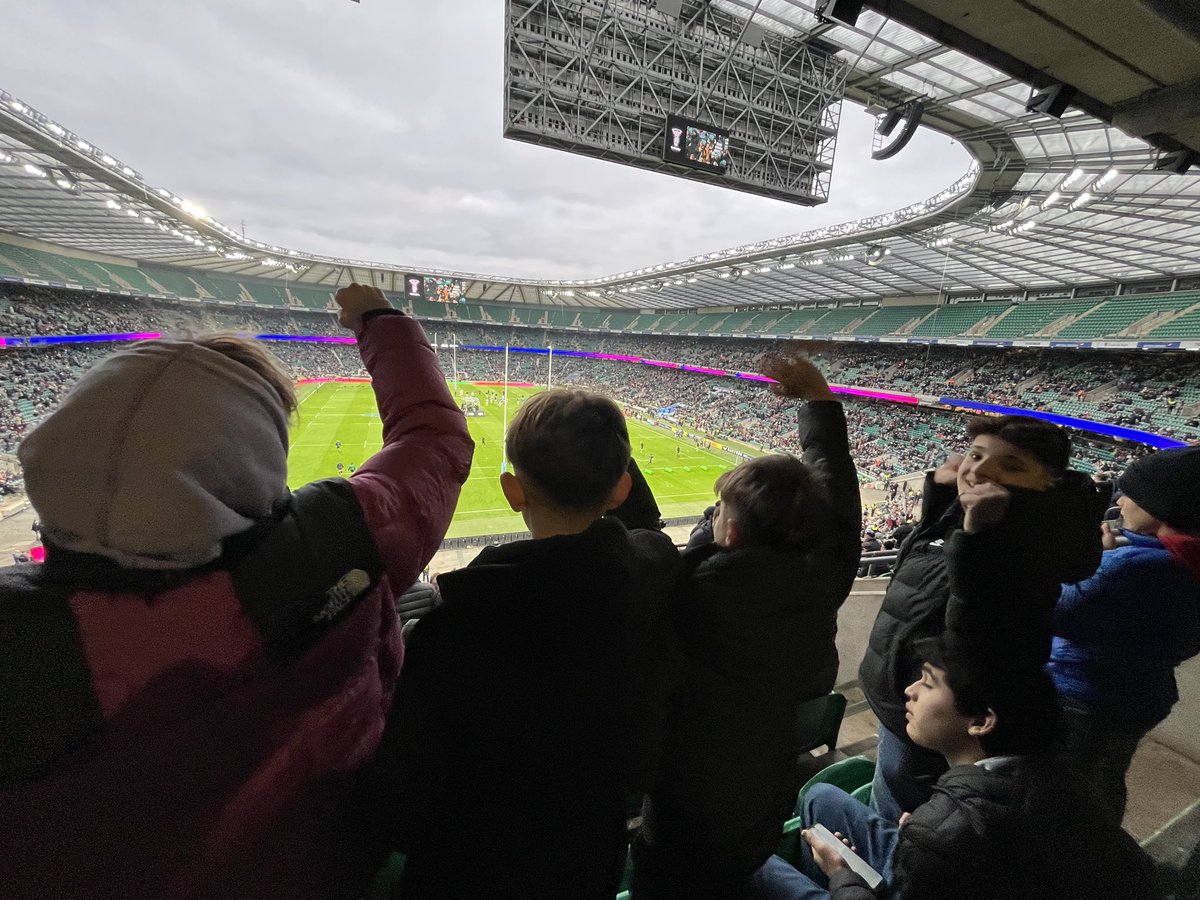 RHB_Boarding's tweet photo. The boarders visited Twickenham on Saturday to watch matches between @Harlequins @HarlequinsWomen and @ExeterChiefs. For many it was their 1st trip to rugby &amp; we were entertained with 2 high scoring games, as well as a DJ set by Faithless &amp; a laser show for good measure! https://t.co/nNEYOyL94c