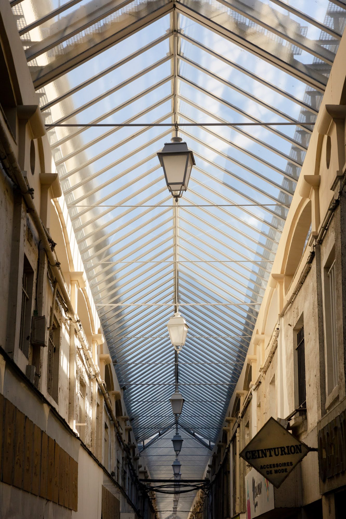 Paris on Twitter "Symboles de flânerie, les passages couverts nous transportent au 19e siècle