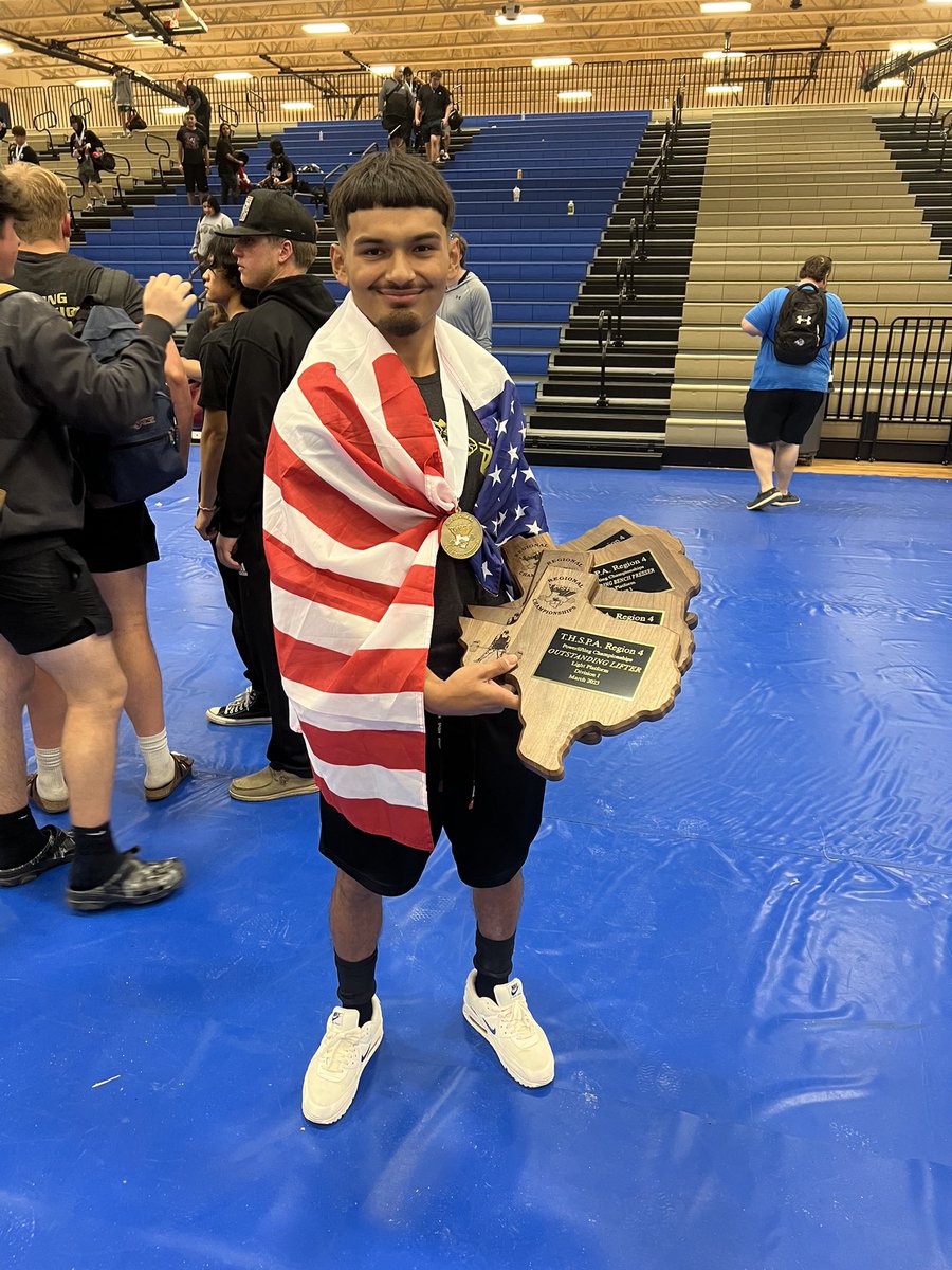 ConroePower's tweet image. Rogelio Barrera breaks 2 Regional records with a 365lb Bench Press and setting a new Regional total record of 1,535lbs with a 600lb Deadlift! Roger also brings home hardware for Best: Squat, Bench Press, Deadlift, Overall Lifter, and 🥇1st place in 148lb wt. class!