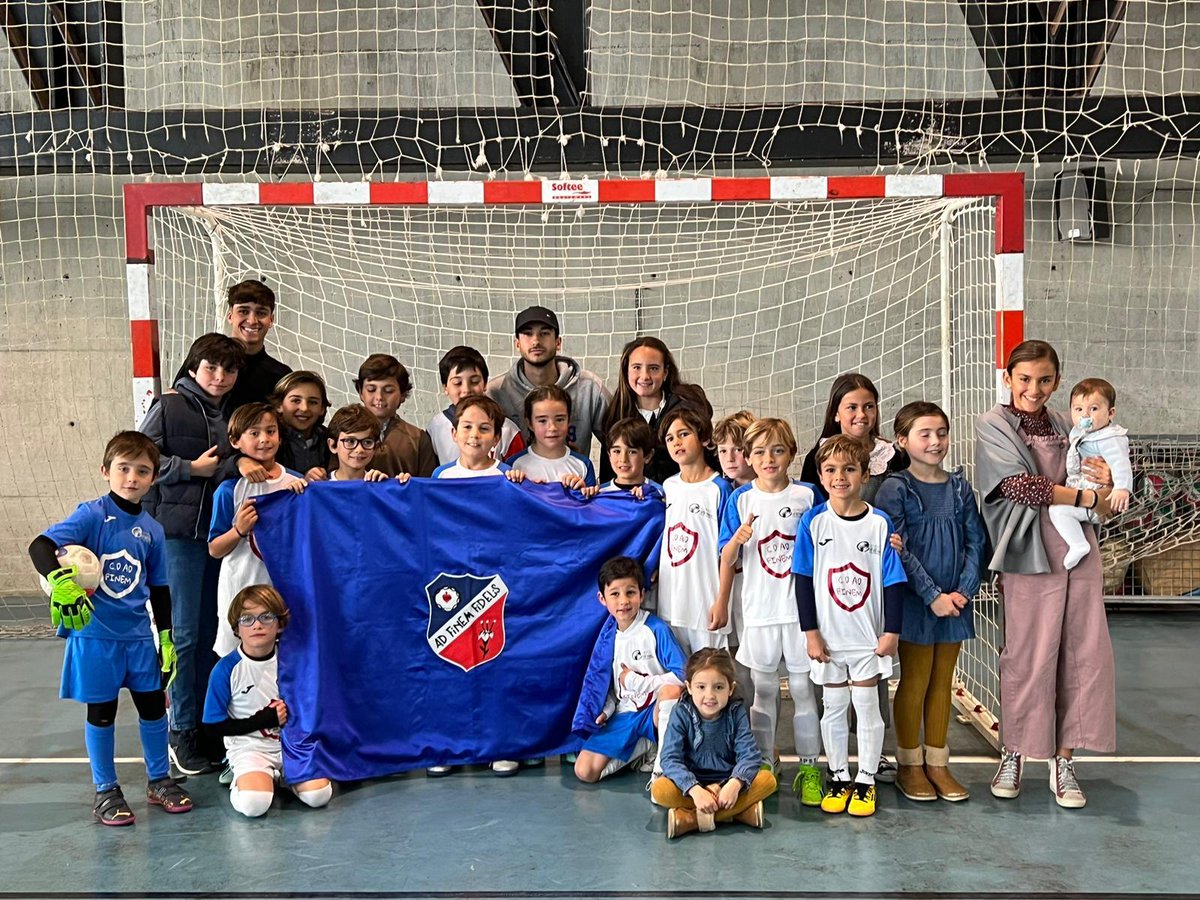 CDADFINEM's tweet photo. 👏 Nuestro equipo prebenjamín ha logrado un valioso empate ante el líder con un gran apoyo desde las gradas 💙🤍
⚽ #CDADFINEM https://t.co/egJYUE5kG9