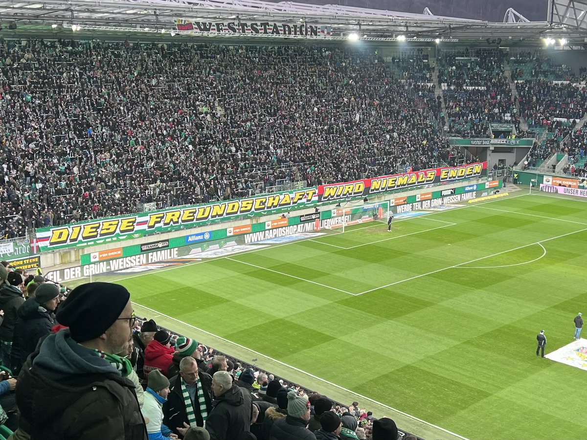RanasTweets's tweet photo. Es ist angerichtet … #SCRsal #buliAT https://t.co/8UjYXf8B5m