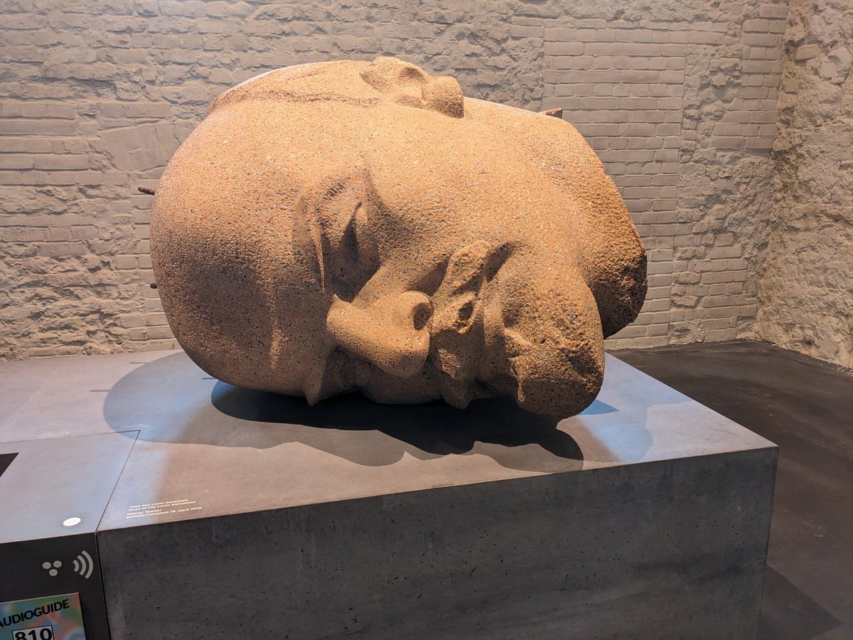 ngeisemeyer's tweet photo. Ich war heute mit Olivian in der Zitadelle Spandau, in einer sehr interessanten Dauer-Ausstellung über Denkmäler und Skulpturen, die im Laufe der Jahrhunderte aus verschiedenen Gründen aus der Gedenkkultur rausgenommen wurden. https://t.co/GNeTaeKTWS