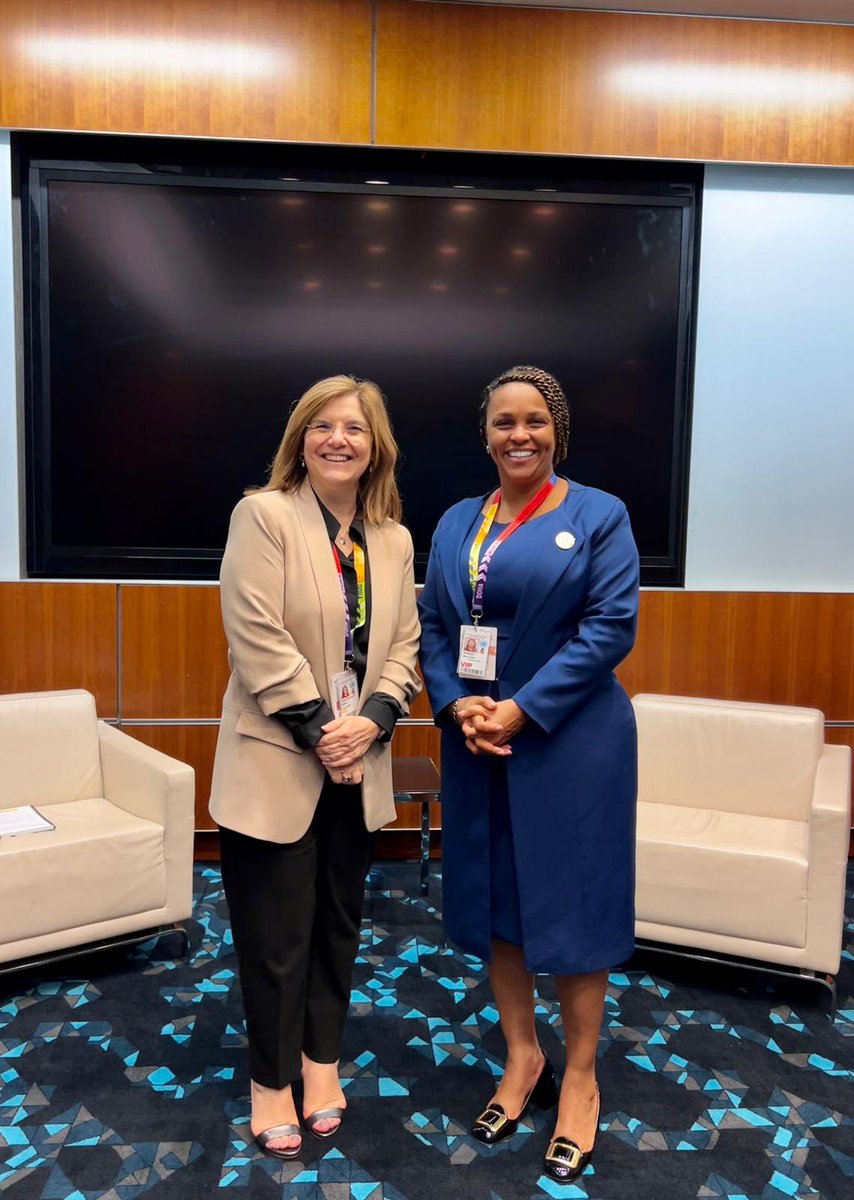 En los márgenes de la Conferencia de los Países Menos Avanzados #LDC5 he mantenido fructíferos encuentros con⬇️

🇺🇳Administrador de #PNUD <a href="/ASteiner/">Achim Steiner</a>
🇺🇳Secretaria General de #UNCTAD <a href="/RGrynspan/">Rebeca Grynspan</a>
🇬🇼Ministra de Asuntos Exteriores,Cooperación Internacional y Comunidades de #GuineaBissau