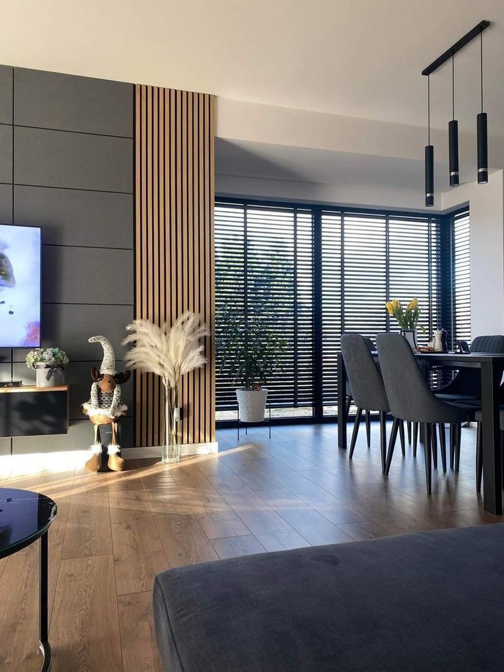 haqiru's tweet photo. 👉Exquisite interior design 
👉The beauty of big windows
👉A functional courtyard flow with the livingroom
👉Simplicity in the ceiling finish
👉Awesome combination of colors
👉Excellent wall rendering
👉Simple sofa design

WHAT IS YOUR TAKE ON THIS? https://t.co/hWxnodQ9Gx