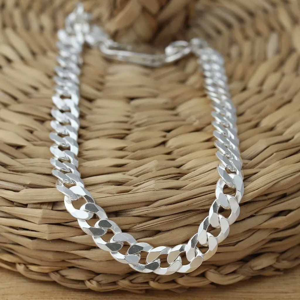 Check out this gorgeous jewellery, available now from @papercliphq seller: reganmawsom185 📿

#jewellery #stylish #onlineshopping