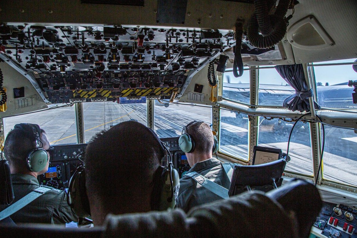 RonallChersan's tweet photo. 🤩 ภาพบรรยากาศบางส่วนจากบนเครื่องบิน C-130 ของกองทัพอากาศ ที่กำลังฝึกร่วมกับกองทัพอากาศสหรัฐฯ ในภารกิจคอบร้า โกลด์ ที่ จ.นครราชสีมา

📸: Conra Gold Thailand https://t.co/KwL7aSGJ0q