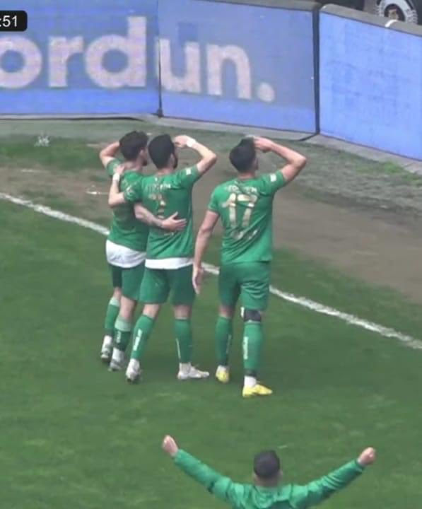bgyetherr's tweet photo. Bursaspor gol sevinci 🫡 https://t.co/B9VK39DtVu