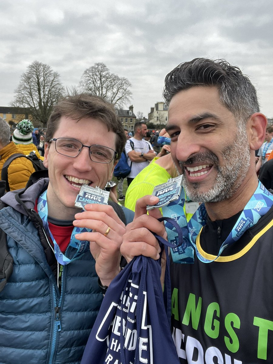 …&amp; of course <a href="/bjdavies3/">Ben Davies</a> #representing <a href="/eoeortho/">EoE Ortho</a> <a href="/CambridgeHalfUK/">TTP Cambridge Half Marathon</a> 👇🏾