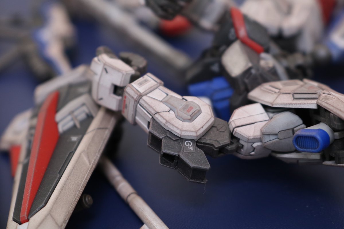 TKomutsu's tweet photo. [CC.]Tip25:Dry brush on/Gunpla custom ไม่ทำสีไม่ใช่ปัญหา ง่ายๆกันพลามือใ... https://t.co/GfLfnwBFJB via @YouTube #gundam #gunpla #drybrush #mecha #brushon #กันดั้ม #กันพลา #custom #komutsugundam https://t.co/7wMSSalbTh