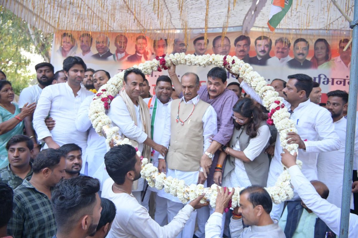 inc_jpagarwal's tweet photo. मप्र. के जबलपुर ग्रामीण जिला कॉंग्रेस द्वारा आयोजित कार्यकर्त्ता सम्मलेन में शिरकत की!

सम्मेलन के आयोजन हेतु ग्रामीण जिला कॉंग्रेस के जिलाध्यक्ष श्री नीलेश जैन जी एवं तमाम जिला कॉंग्रेस कार्यकर्त्ताओं का धन्यवाद! https://t.co/fcCDvgL4V6