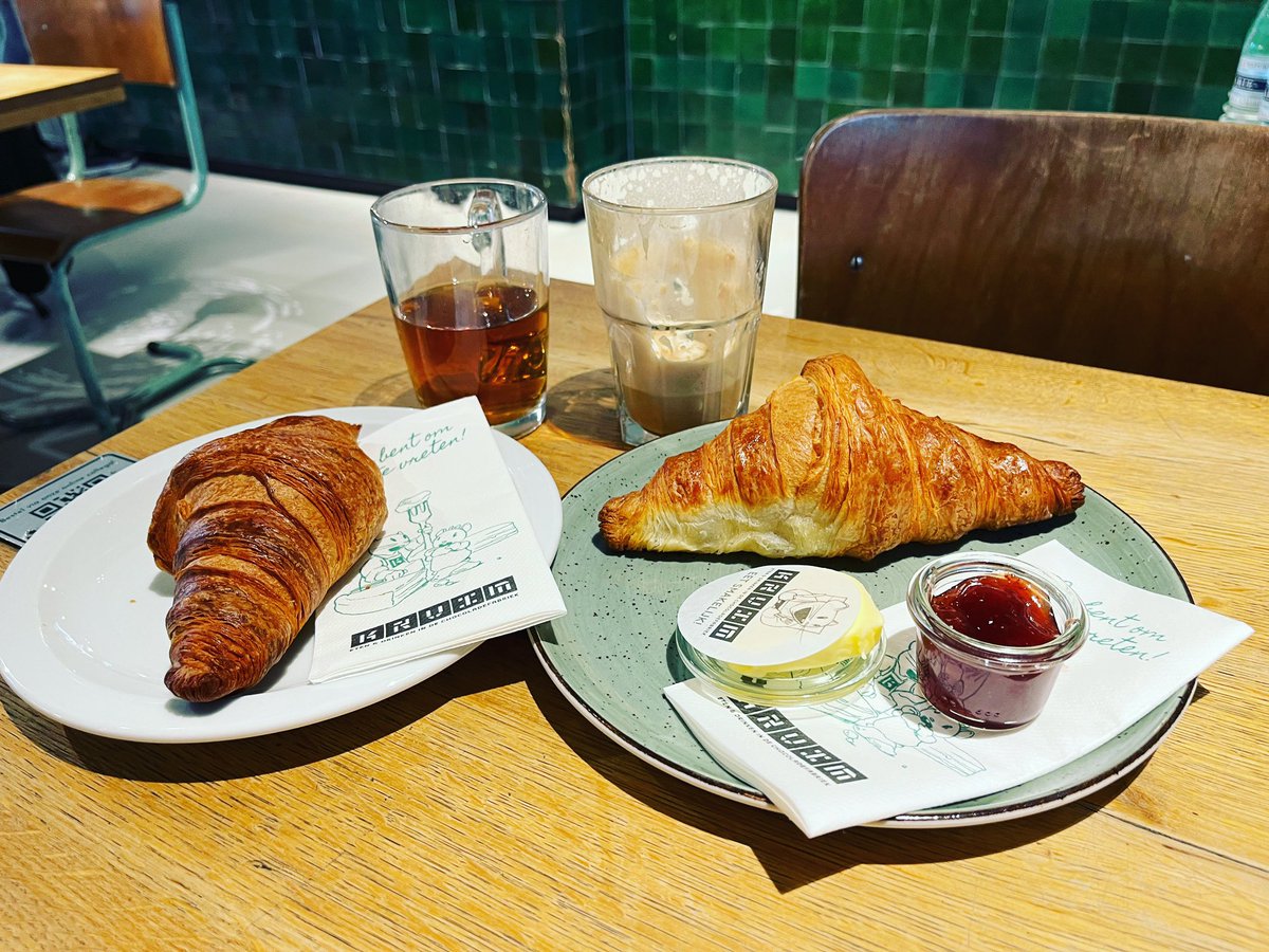 MarielVos's tweet photo. Doet de volgorde van mijn ontbijt ertoe ? #vrijezondag #relaxed #kruim https://t.co/av943iYyDZ