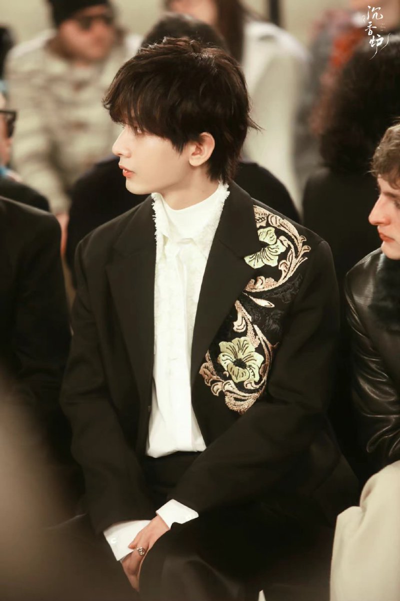 loveqiqi517619's tweet photo. Handsome Cheng Yi at paris fashion week. He is so gentle and handsome. @Lanvin
CHENGYI FOR LANVIN
#ChengYixLanvinFW23 https://t.co/Hh4KqE1oQh