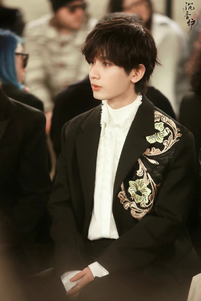 loveqiqi517619's tweet photo. Handsome Cheng Yi at paris fashion week. He is so gentle and handsome. @Lanvin
CHENGYI FOR LANVIN
#ChengYixLanvinFW23 https://t.co/Hh4KqE1oQh