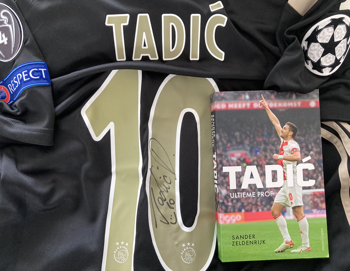S_Zeldenrijk's tweet image. 5 maart 2019: de perfecte wedstrijd en de ‘10’ van @lequipe. Prima reden om een gesigneerd exemplaar van ‘Tadic, ultieme prof’ te verloten. Retweet dit bericht en wie weet lees jij komende week o.a. hoe de spelers de euforische ‘Nacht van Madrid’ in 2019 beleefden. #ajax #ajanec