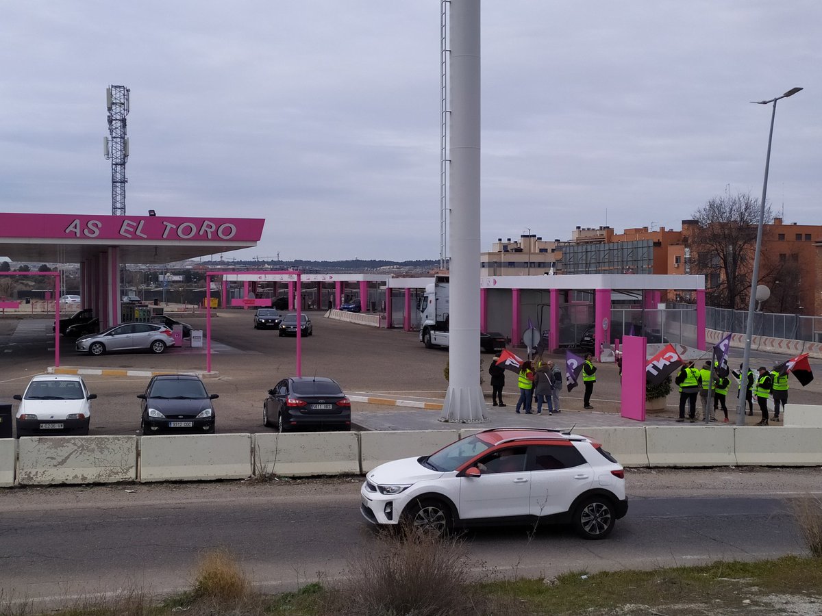 Rosa no estas sola, la CNT esta contigo. 

¡Rosa READMISIÓN!