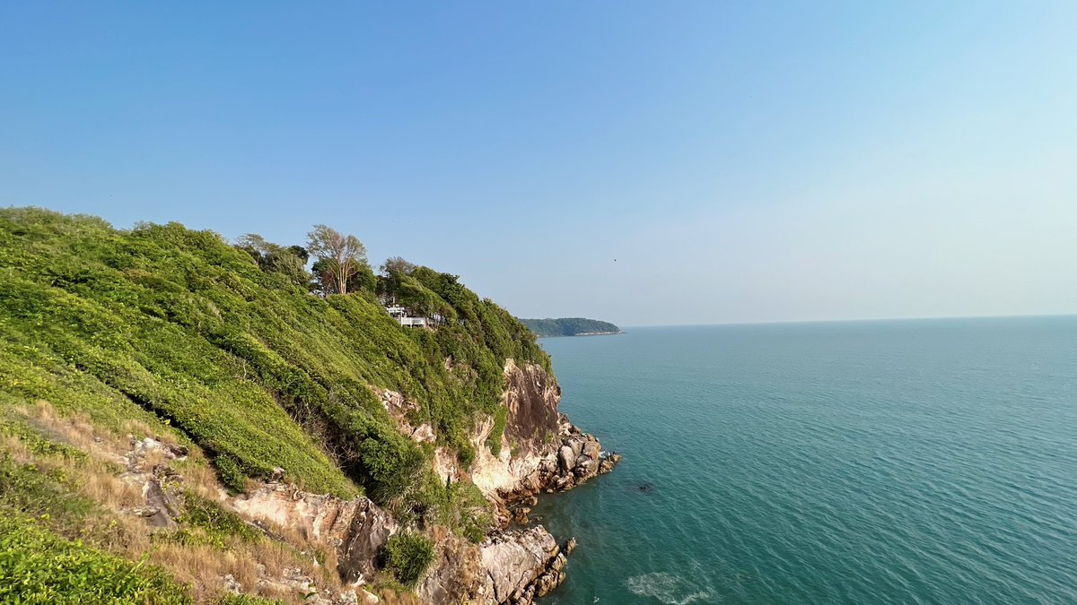 nuzzlez's tweet photo. Sky View Cafe จันทบุรี
ตาเนื้อเห็นสวยกว่ารูป มีจุดหวาดเสียวหลายจุด  สำหรับคนกลัวความสูง (เช่นนี่) ได้เห็นพระอาทิตย์ตกพร้อมวิวหน้าผาและทะเล ฟินน์ https://t.co/KmCoBZtaX5