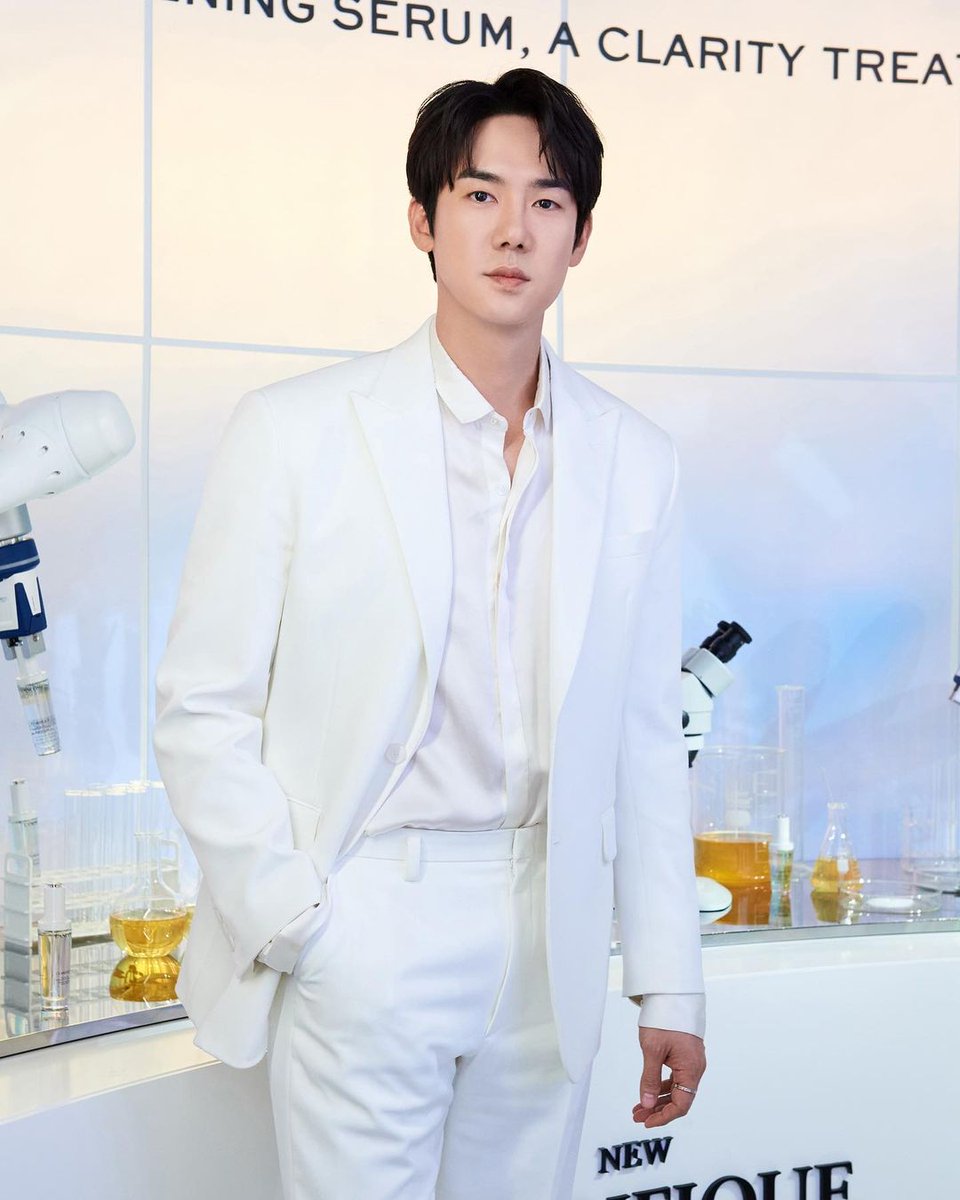 yeonseok_INA's tweet photo. 230305 📷 #YooYeonSeok instagram update
“#Ads #Lancome #ClarifiqueSerum #ClarifiqueProSolution @/lancomeofficial” https://t.co/K3lIFfrjXP