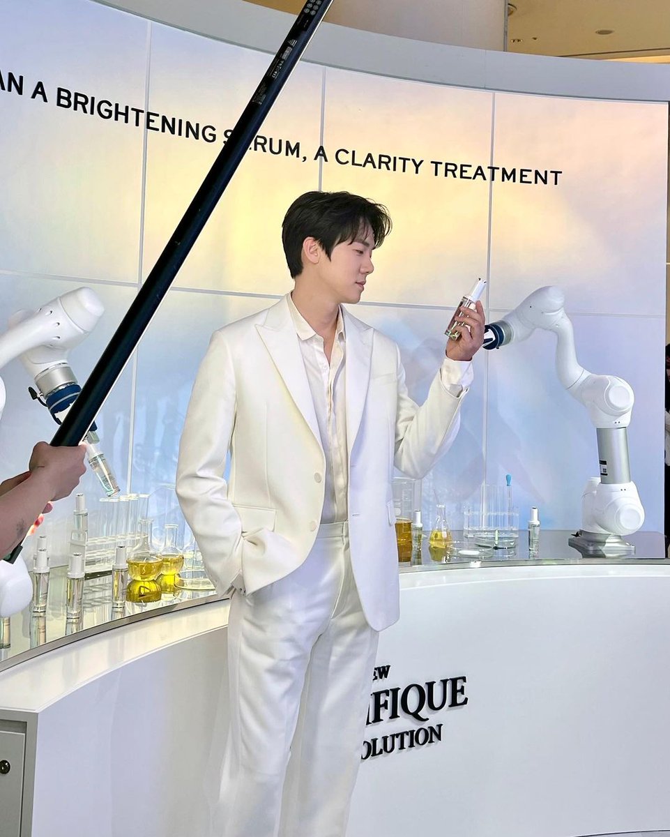 yeonseok_INA's tweet photo. 230305 📷 #YooYeonSeok instagram update
“#Ads #Lancome #ClarifiqueSerum #ClarifiqueProSolution @/lancomeofficial” https://t.co/K3lIFfrjXP