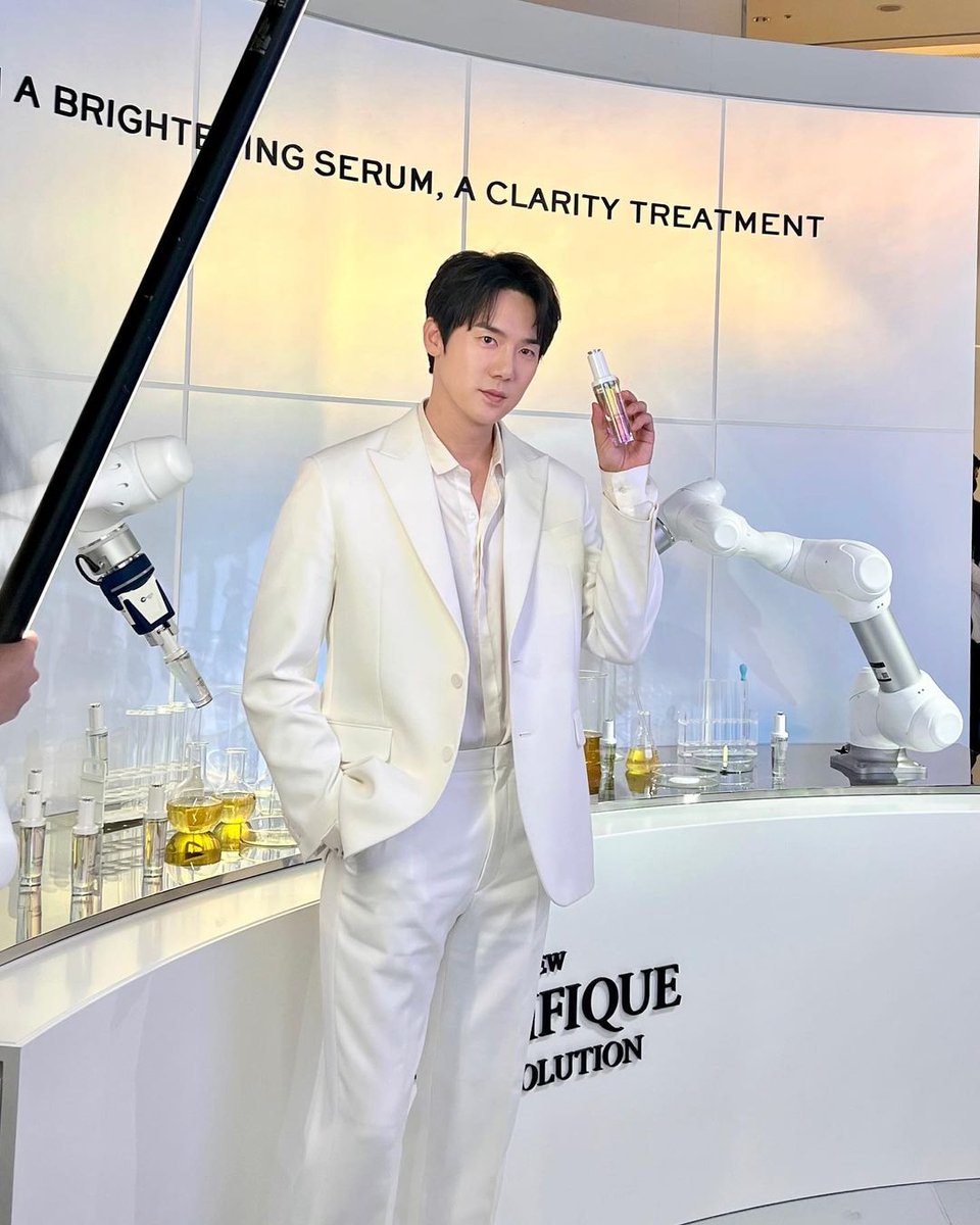 yeonseok_INA's tweet photo. 230305 📷 #YooYeonSeok instagram update
“#Ads #Lancome #ClarifiqueSerum #ClarifiqueProSolution @/lancomeofficial” https://t.co/K3lIFfrjXP